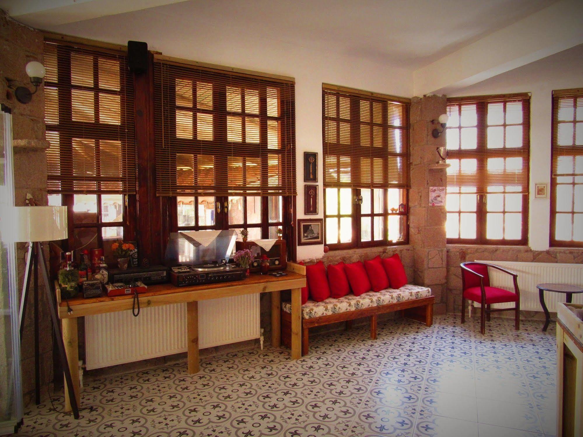Assos Hunters Hotel (Adults Only) מראה חיצוני תמונה