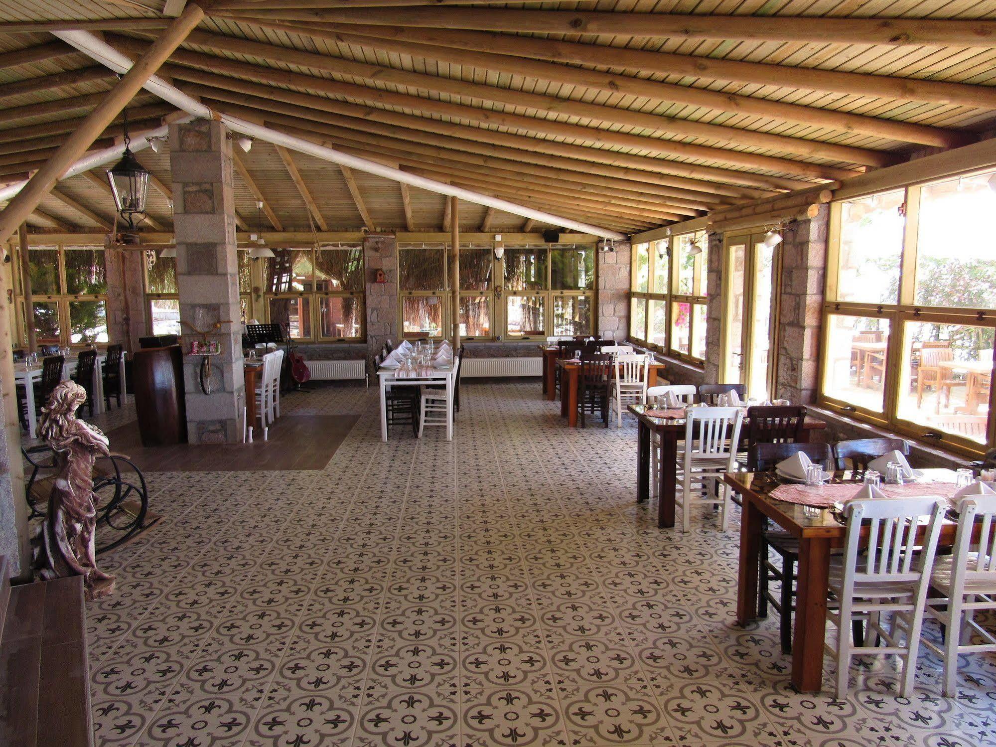Assos Hunters Hotel (Adults Only) מראה חיצוני תמונה